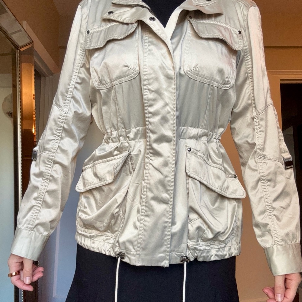 Cream Utility Jacket with Lightweight Fabric and Functional Design